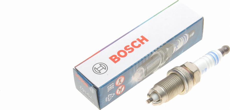 BOSCH 0 242 235 788 - Aizdedzes svece adetalas.lv