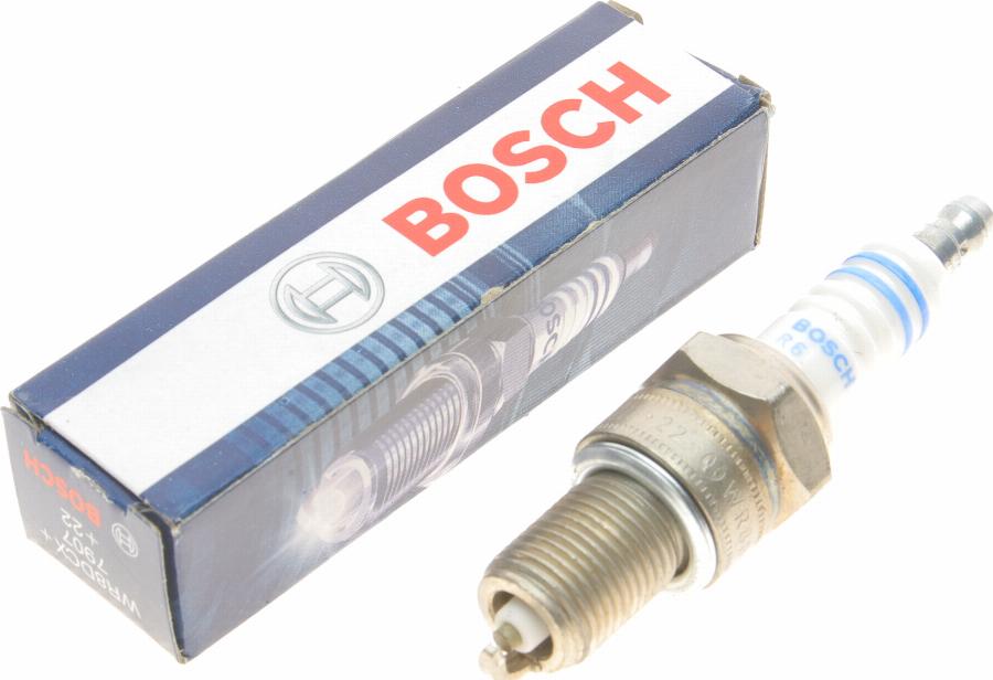 BOSCH 0 242 229 687 - Aizdedzes svece adetalas.lv